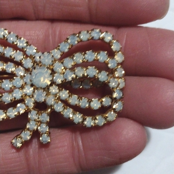 JEWELS BY PATRICIA VINTAGE TRIPLE BOW RHINESTONE GOLD-TONE 2" BROOCH PIN - Picture 4 of 10